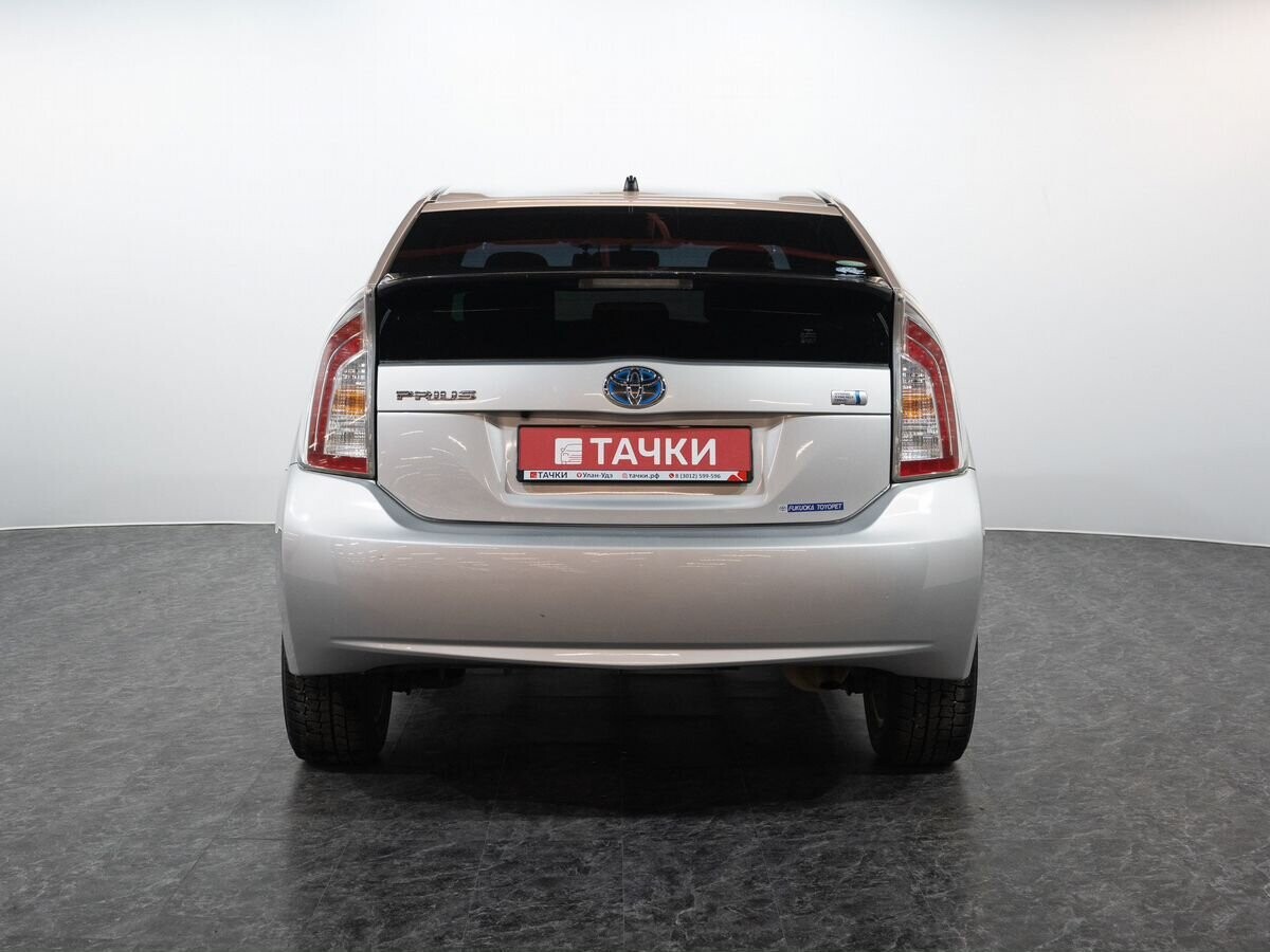 Toyota Prius 2015 - фото автомобиля