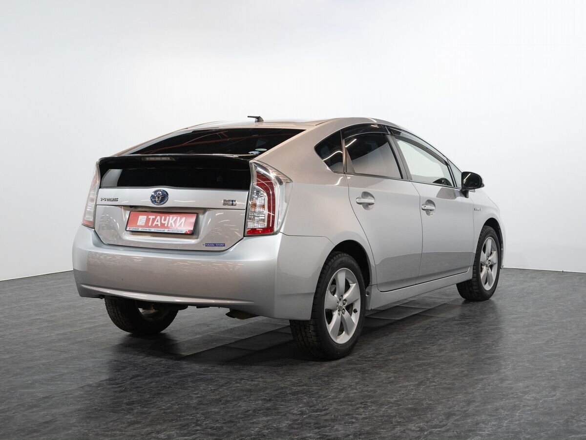 Toyota Prius 2015 - фото автомобиля