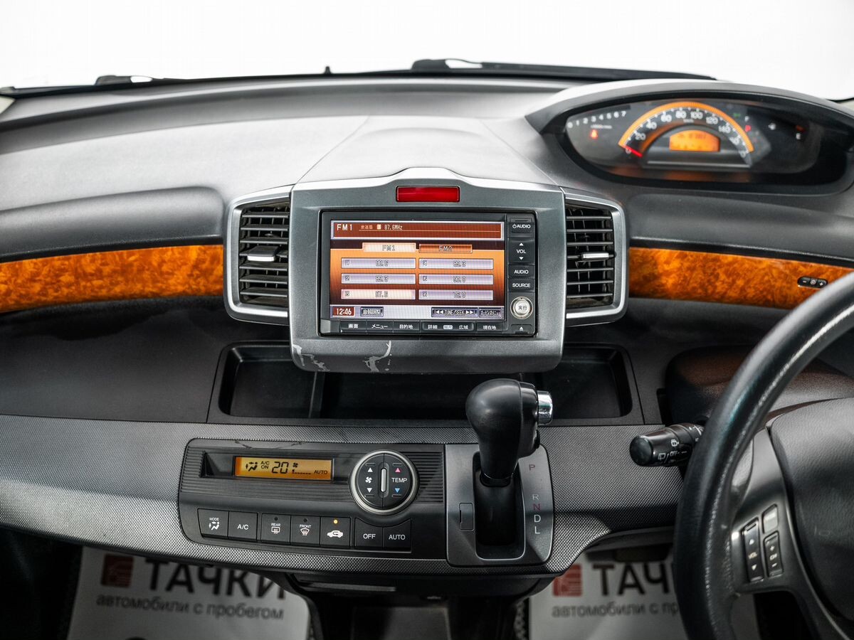 Honda Freed 2010 - фото автомобиля