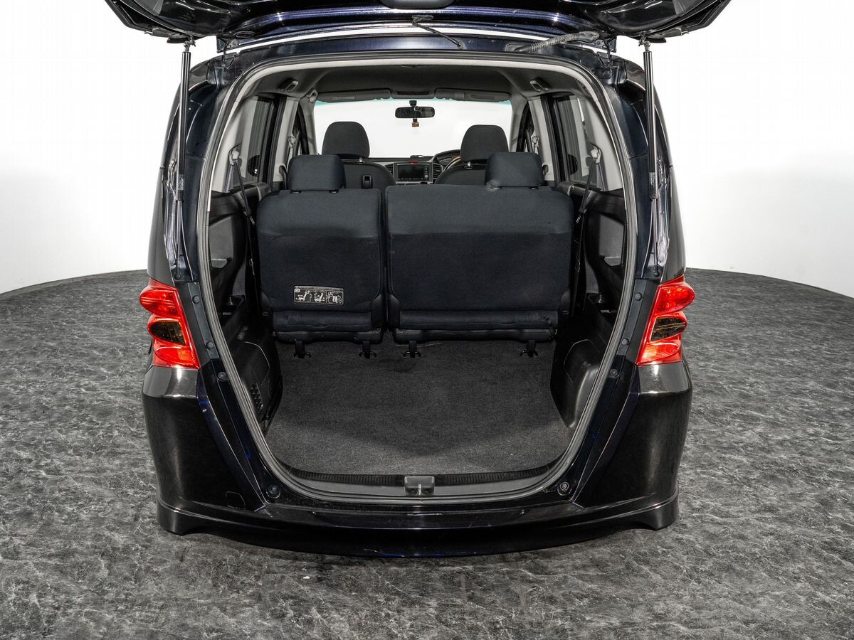 Honda Freed 2010 - фото автомобиля