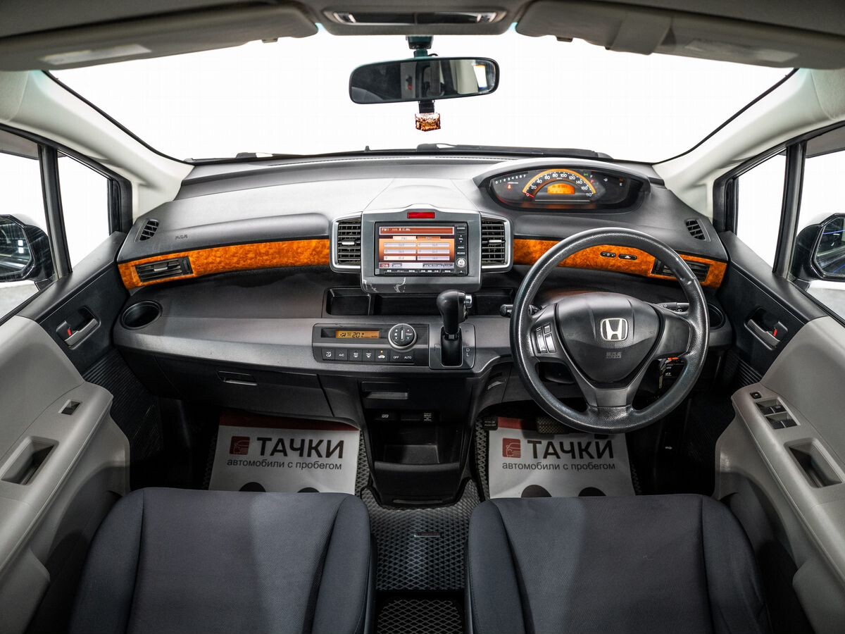 Honda Freed 2010 - фото автомобиля