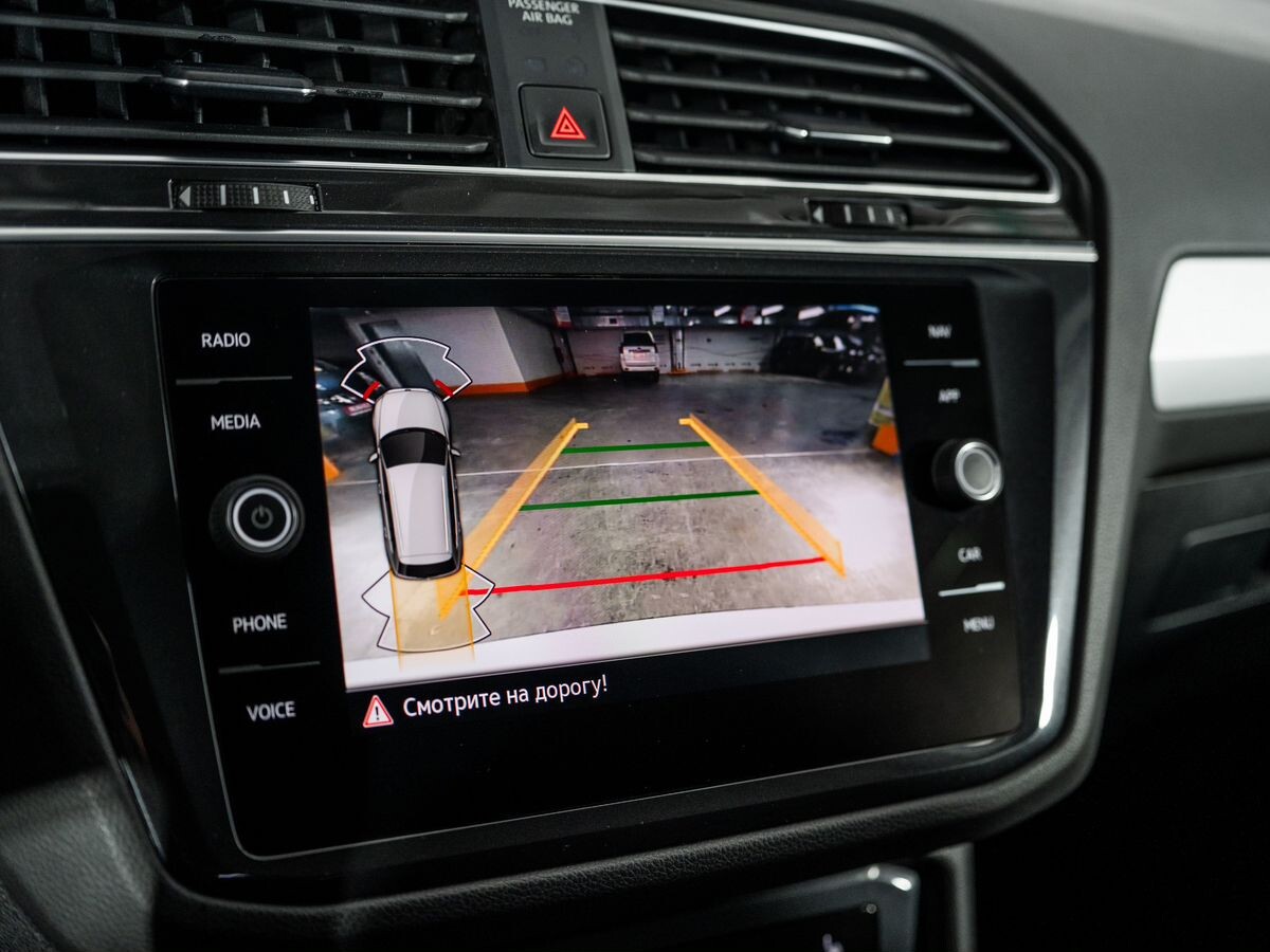 Volkswagen Tiguan 2021 - фото автомобиля