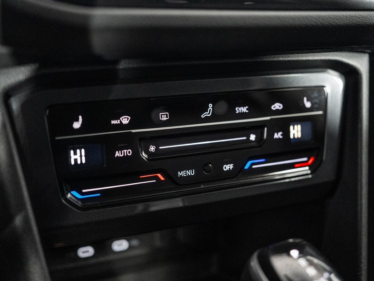 Volkswagen Tiguan 2021 - фото автомобиля