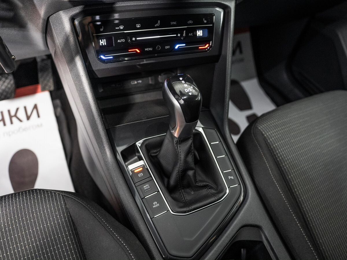 Volkswagen Tiguan 2021 - фото автомобиля