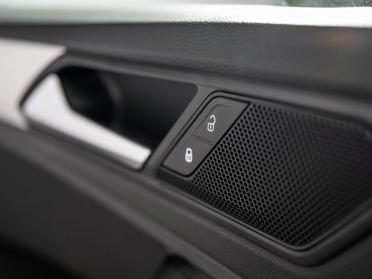 Volkswagen Tiguan 2021 - фото автомобиля