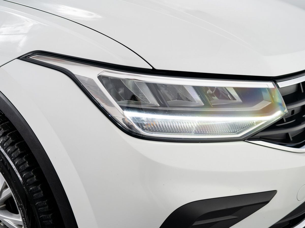 Volkswagen Tiguan 2021 - фото автомобиля