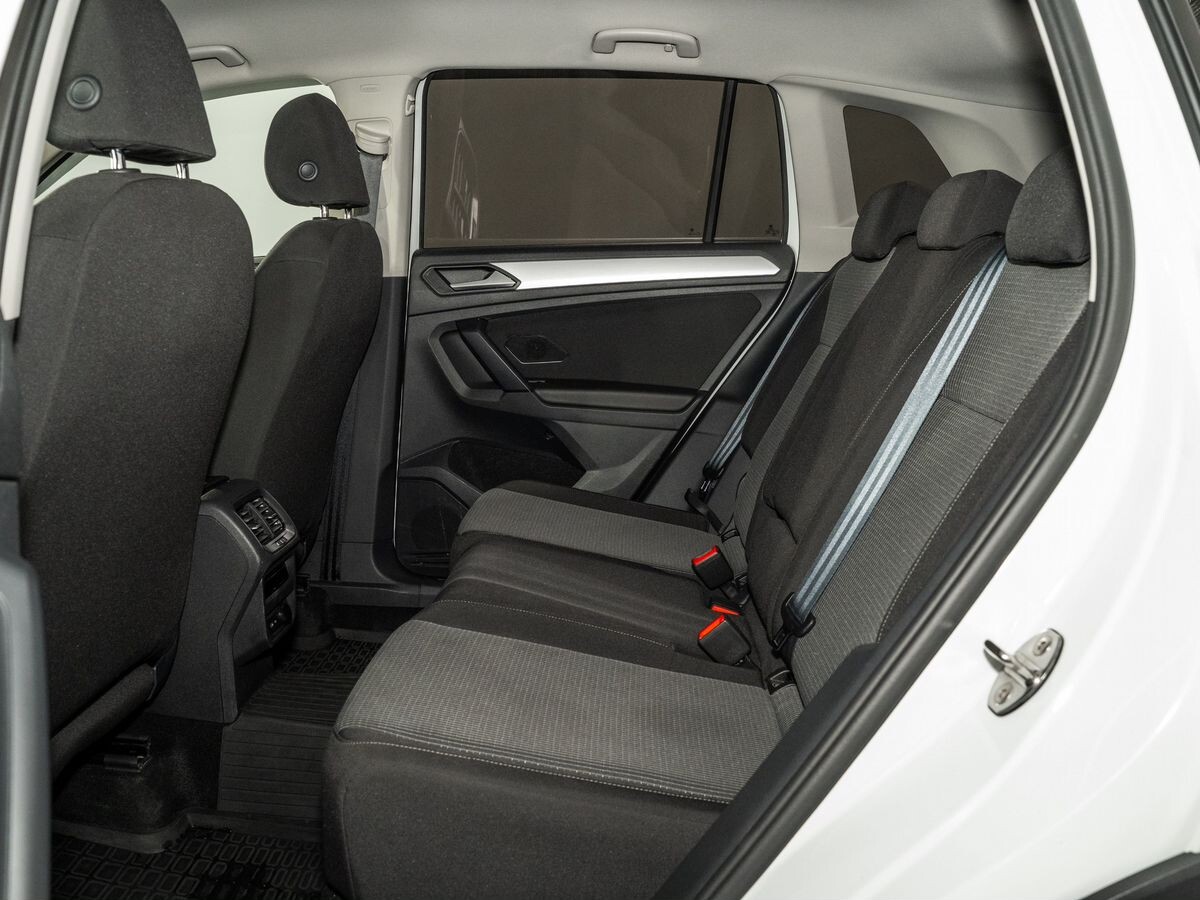 Volkswagen Tiguan 2021 - фото автомобиля