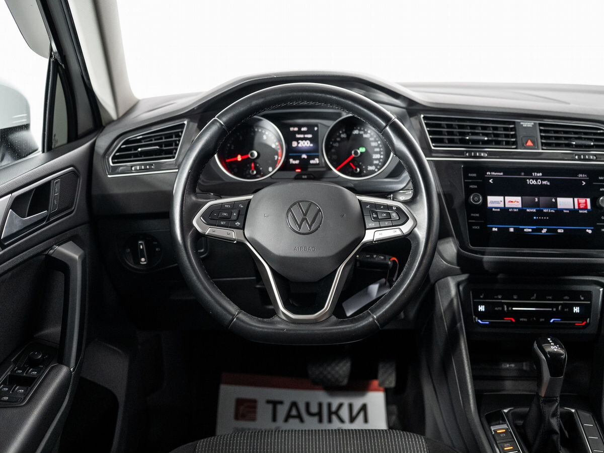 Volkswagen Tiguan 2021 - фото автомобиля