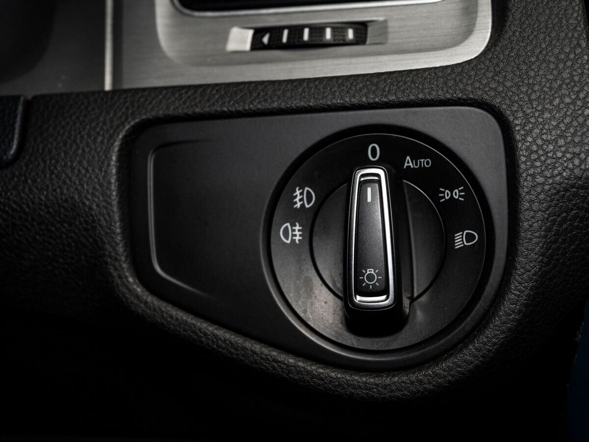 Volkswagen Golf 2015 - фото автомобиля