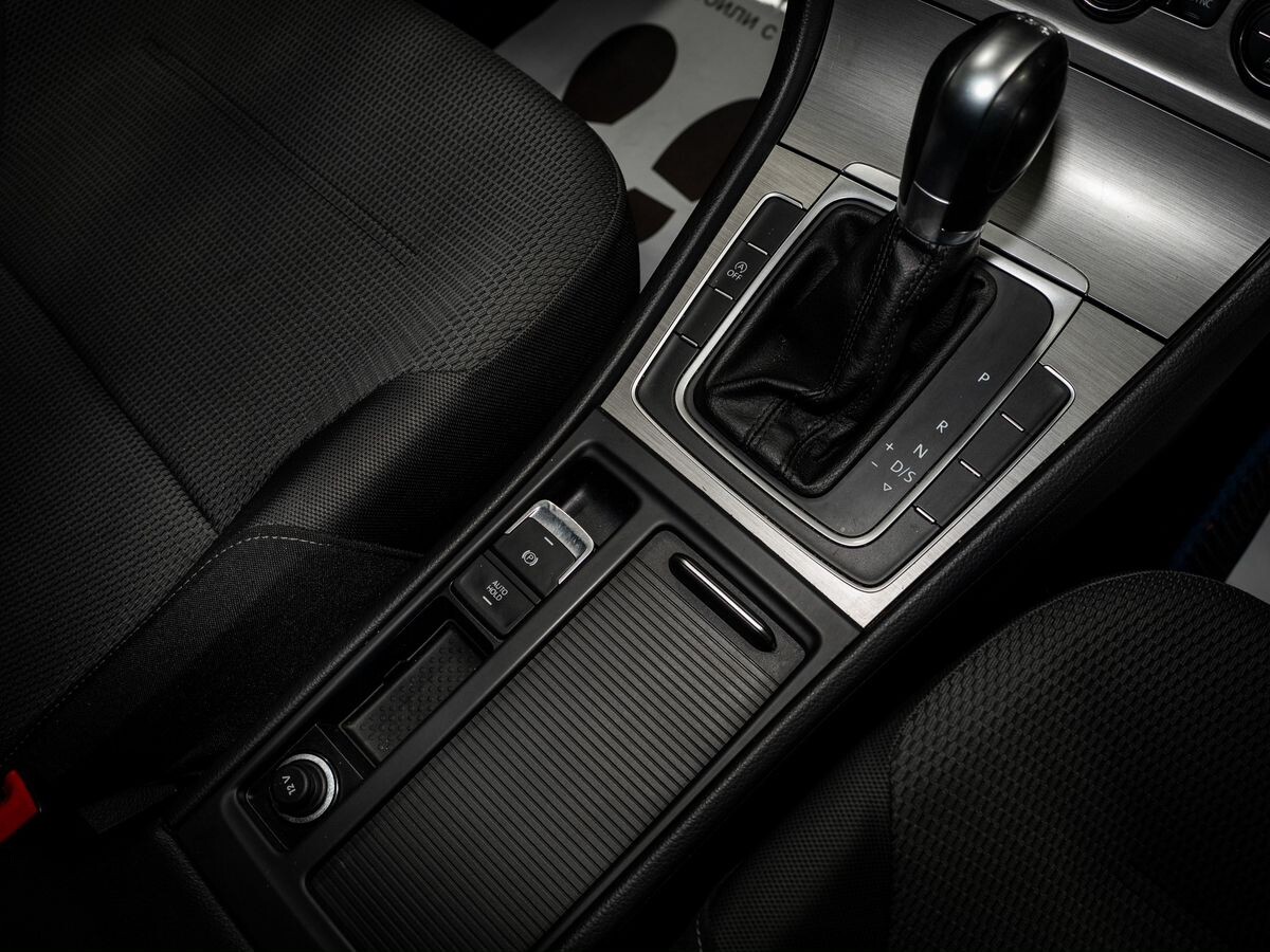 Volkswagen Golf 2015 - фото автомобиля