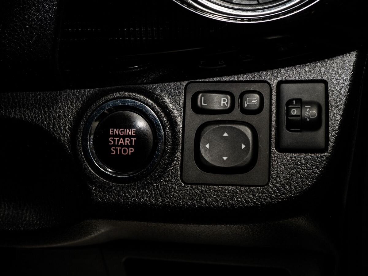 Toyota Vitz 2019 - фото автомобиля