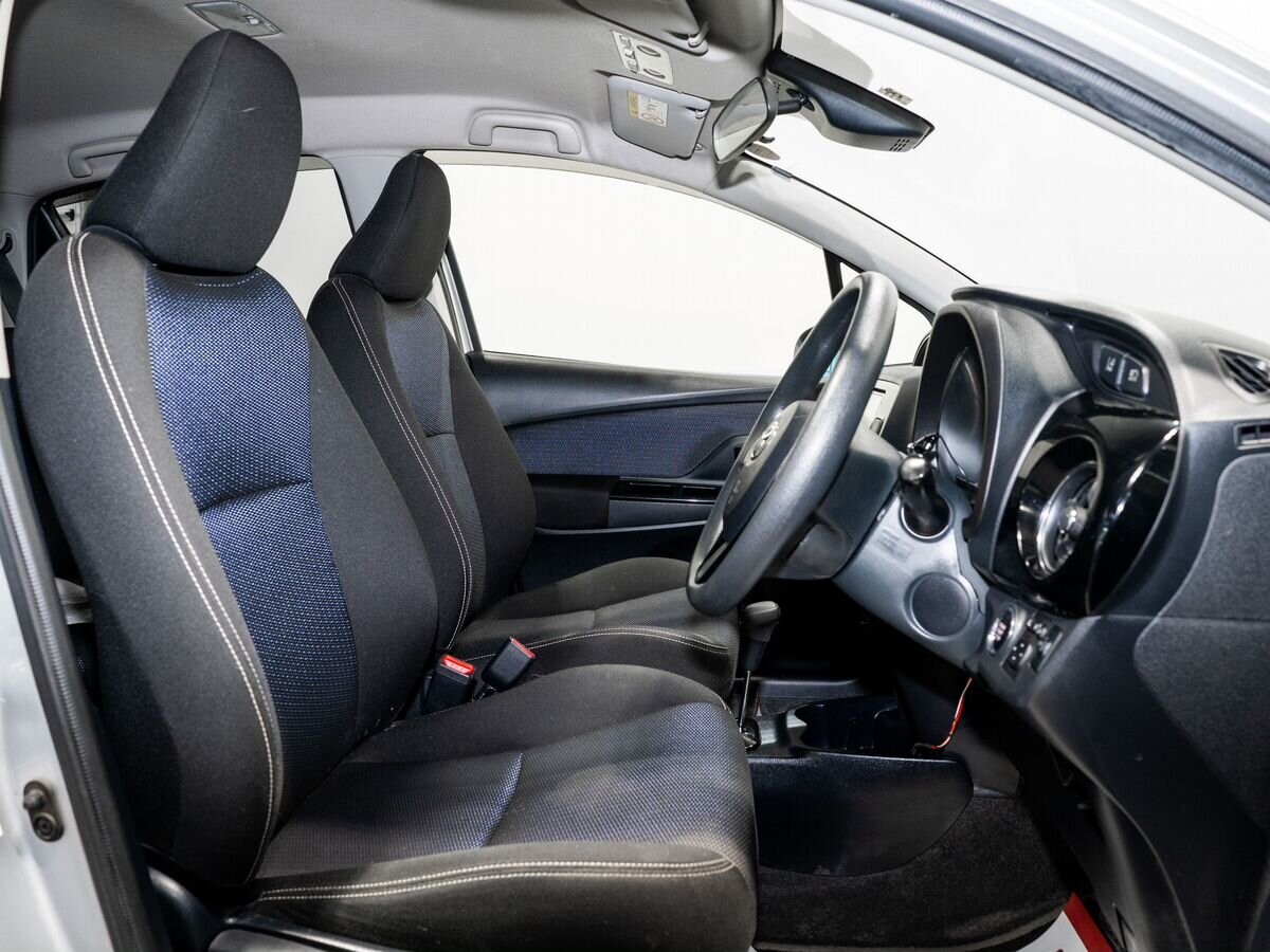 Toyota Vitz 2019 - фото автомобиля