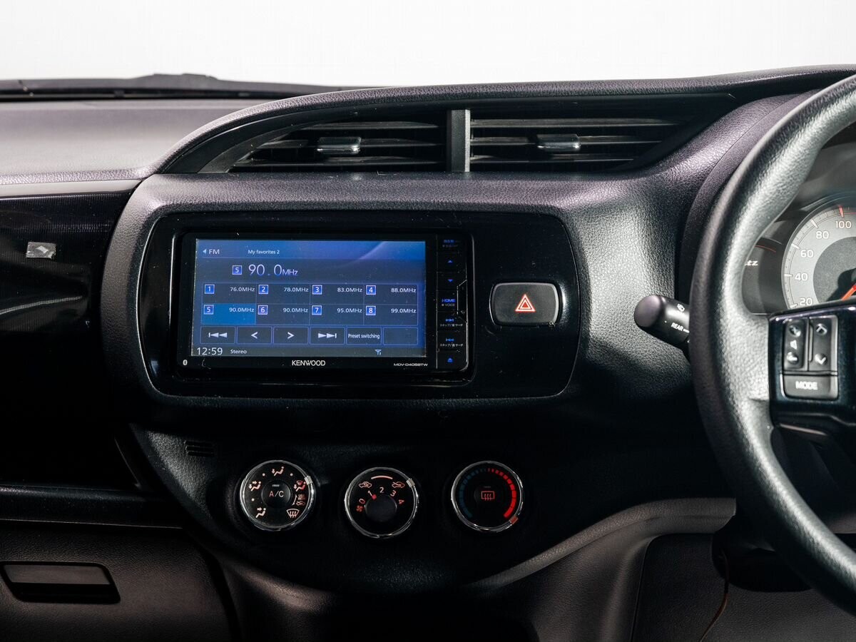 Toyota Vitz 2019 - фото автомобиля