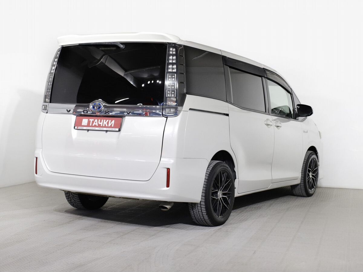 Toyota Voxy 2014 - фото автомобиля