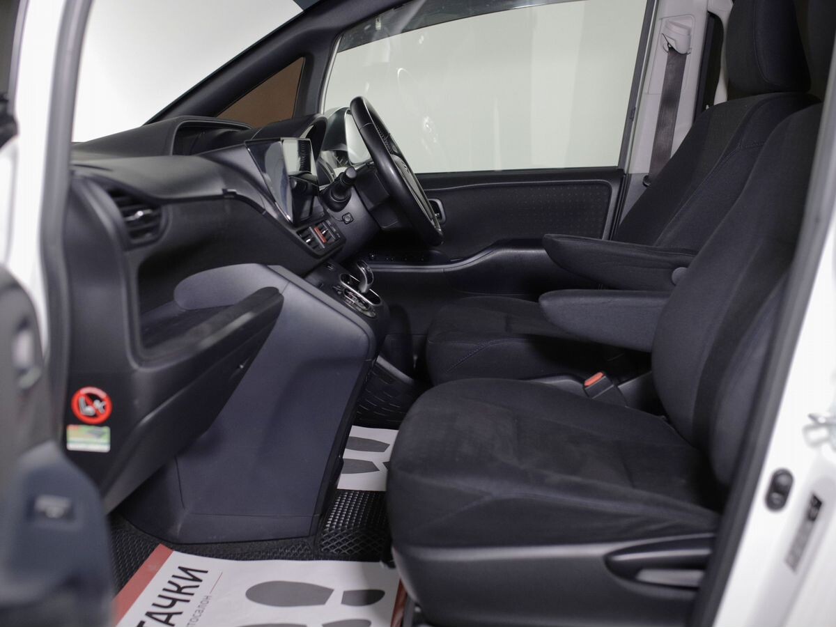 Toyota Voxy 2014 - фото автомобиля