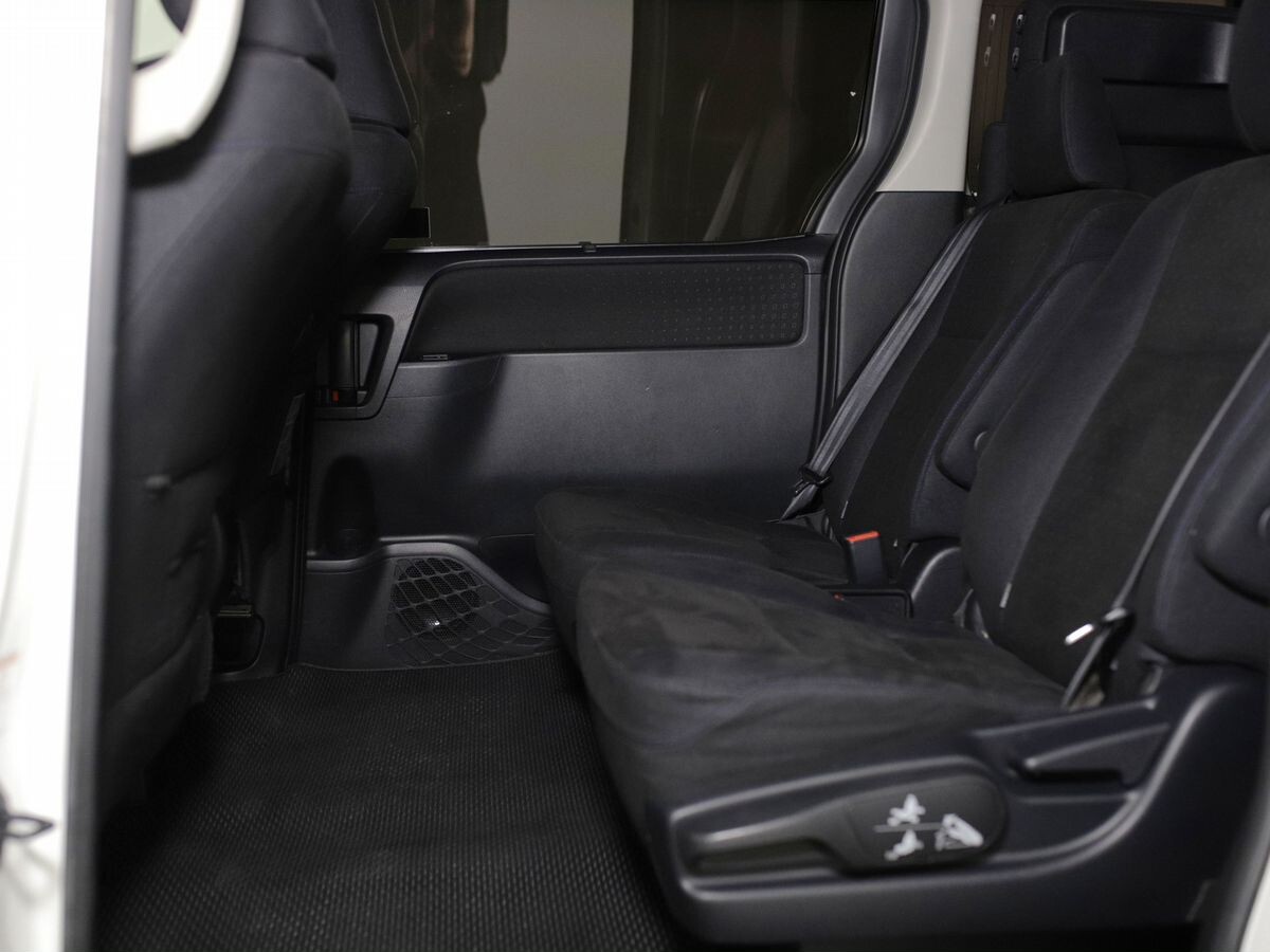 Toyota Voxy 2014 - фото автомобиля