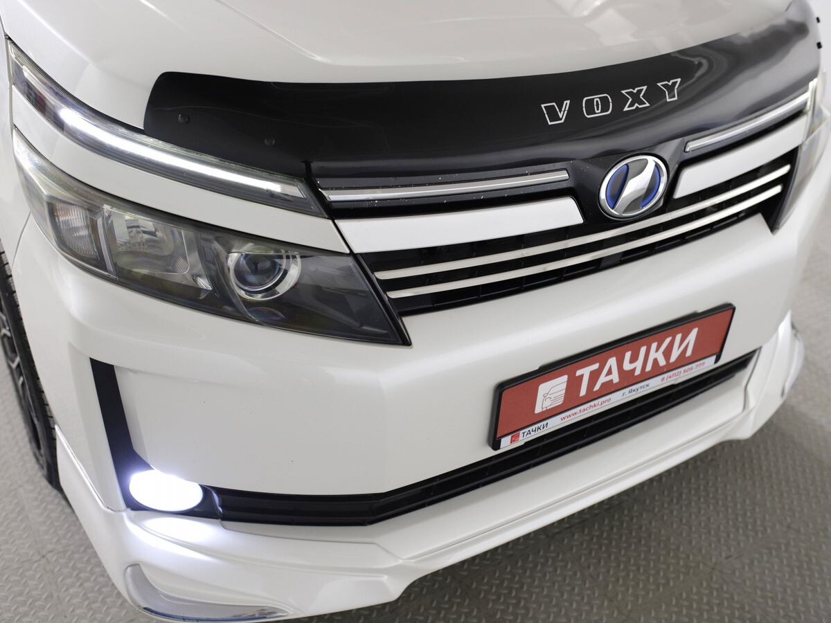 Toyota Voxy 2014 - фото автомобиля