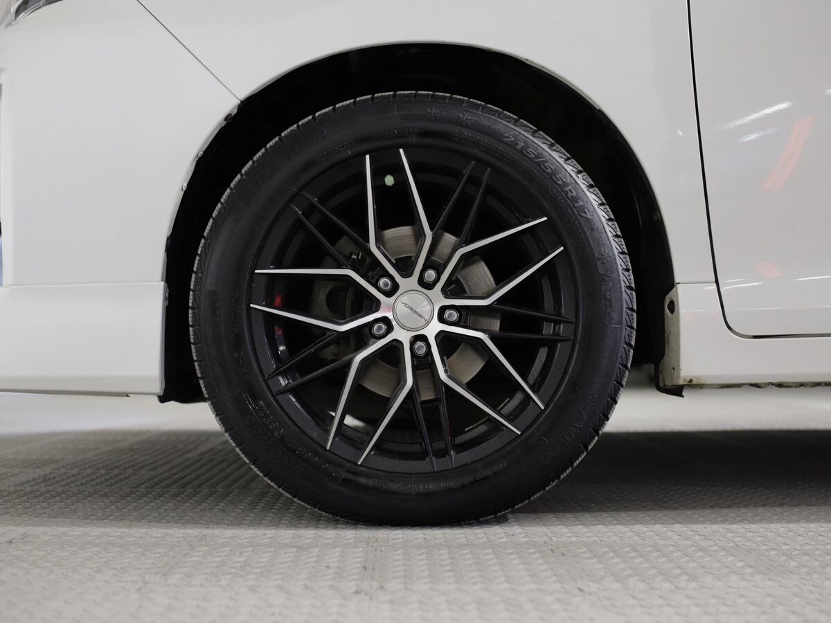 Toyota Voxy 2014 - фото автомобиля