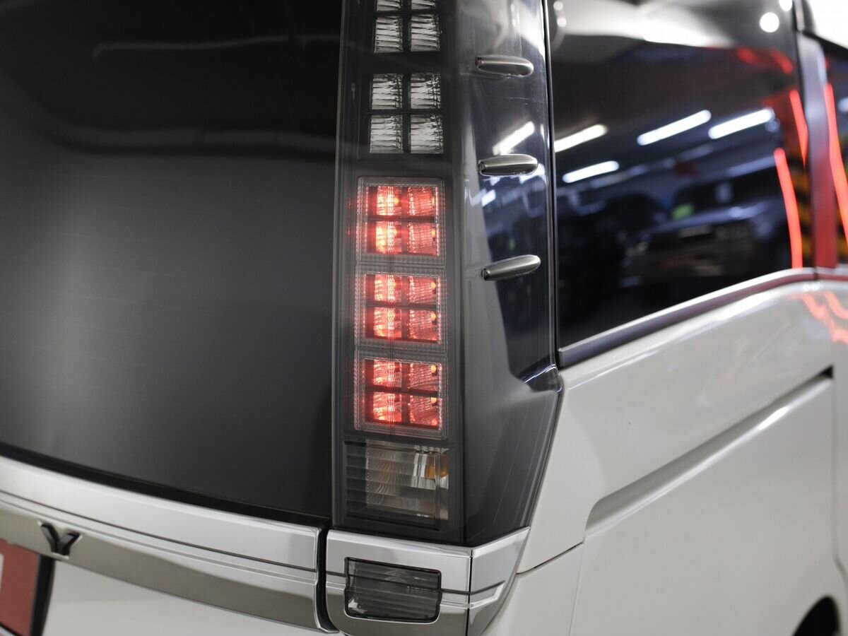 Toyota Voxy 2014 - фото автомобиля