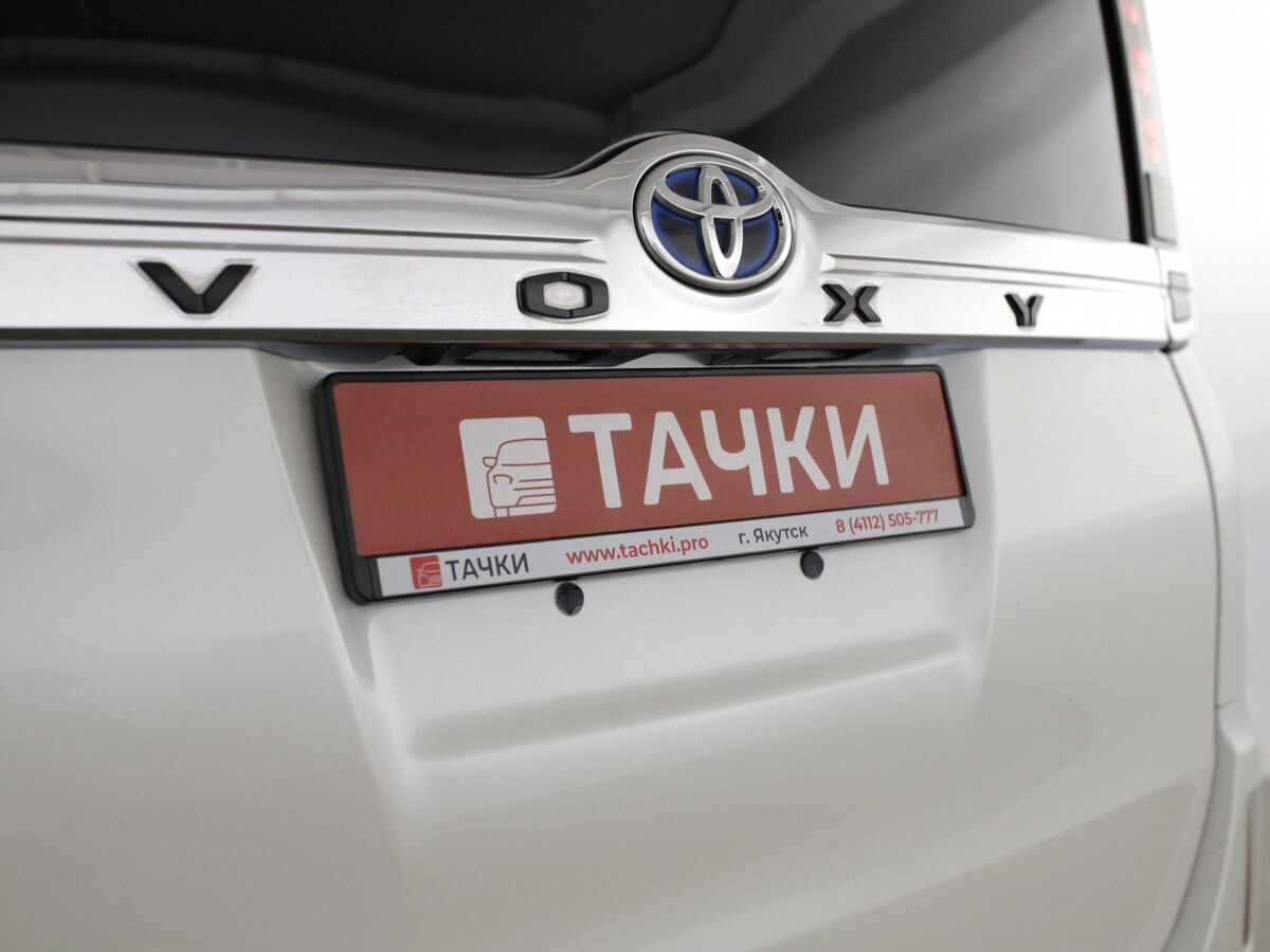Toyota Voxy 2014 - фото автомобиля