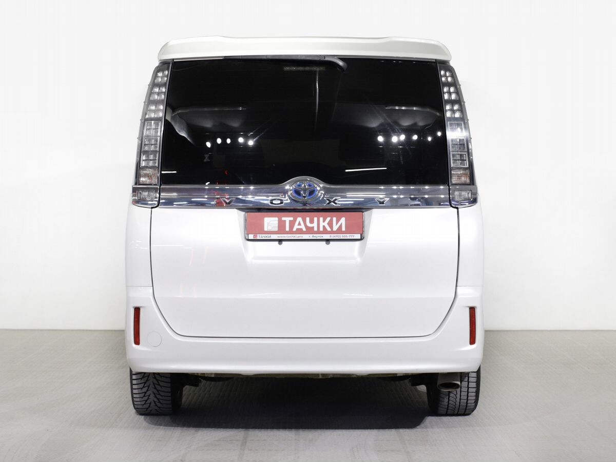 Toyota Voxy 2014 - фото автомобиля