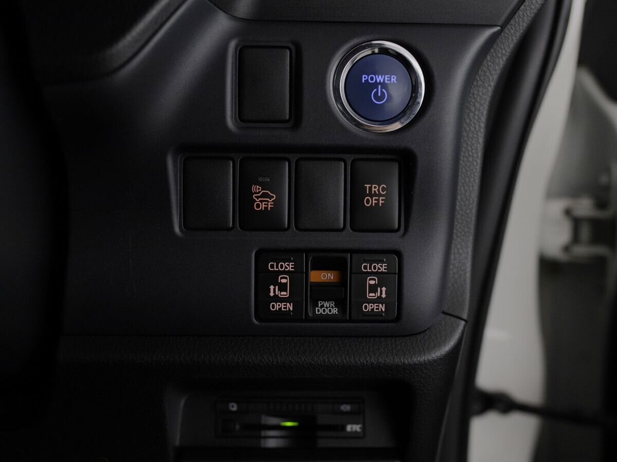 Toyota Voxy 2014 - фото автомобиля