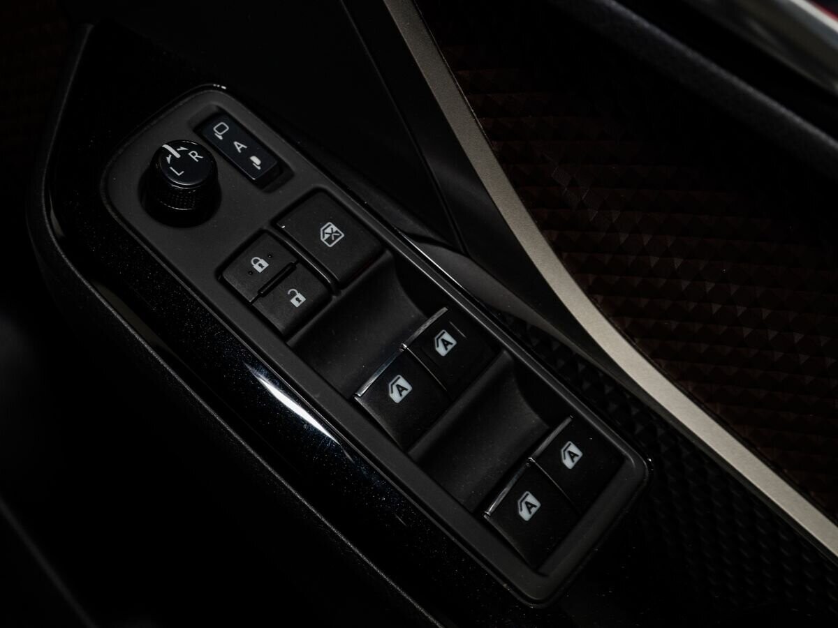 Toyota C-HR 2018 - фото автомобиля