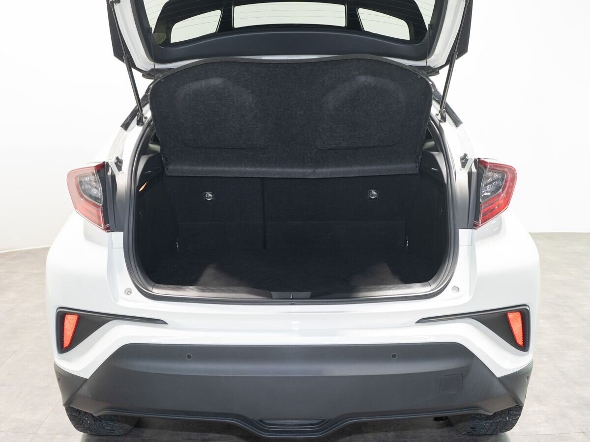 Toyota C-HR 2018 - фото автомобиля