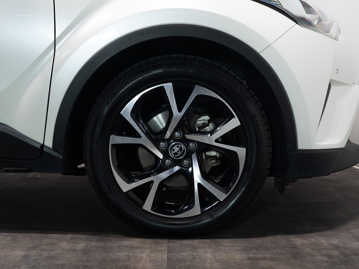 Toyota C-HR 2018 - фото автомобиля