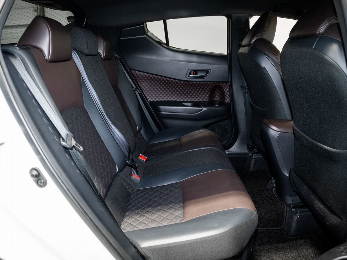 Toyota C-HR 2018 - фото автомобиля