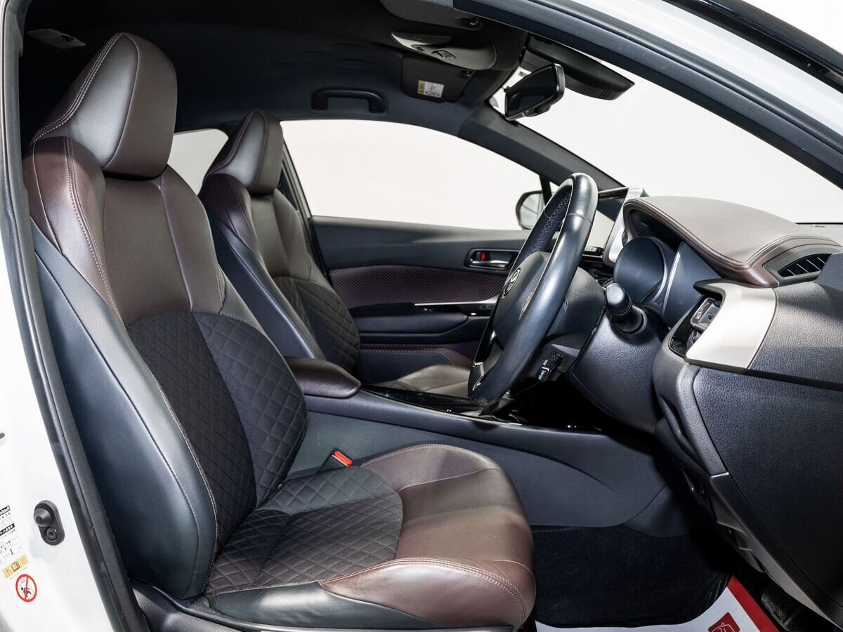 Toyota C-HR 2018 - фото автомобиля