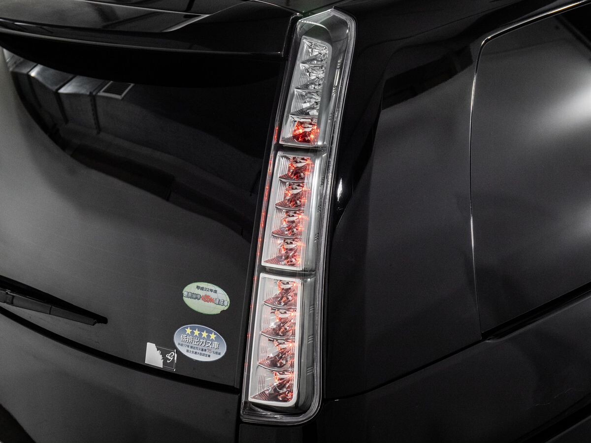 Toyota Isis 2011 - фото автомобиля