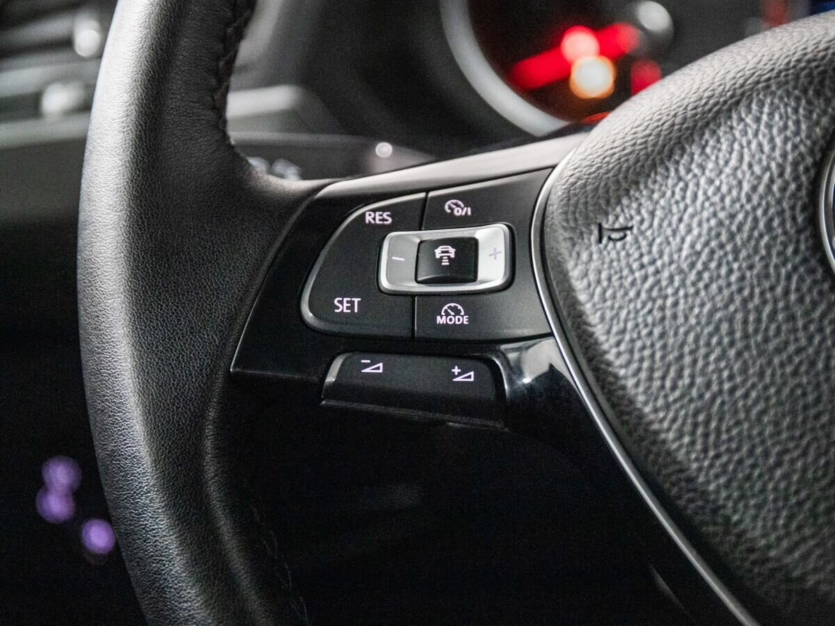 Volkswagen Tiguan 2018 - фото автомобиля