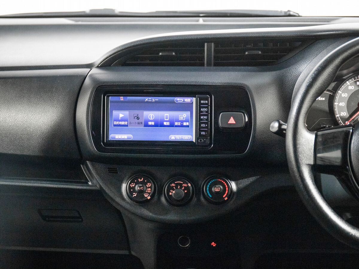 Toyota Vitz 2017 - фото автомобиля