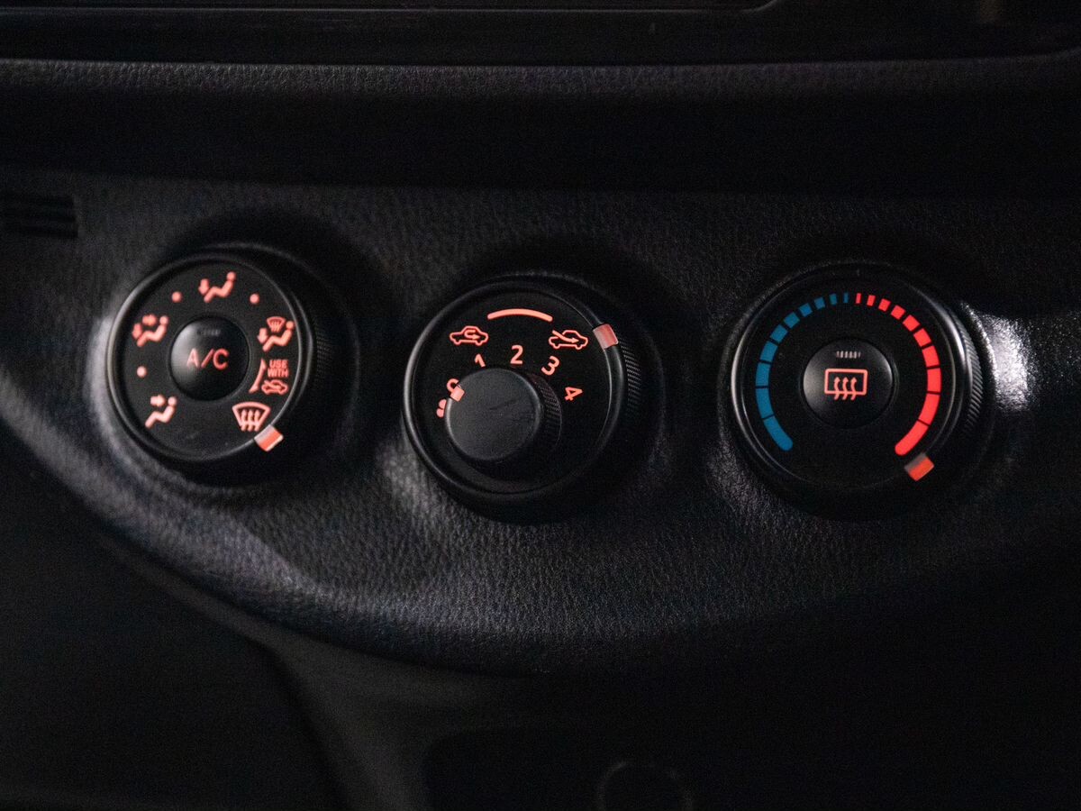 Toyota Vitz 2017 - фото автомобиля