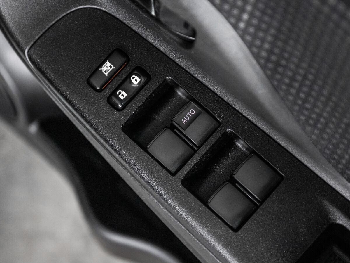 Toyota Vitz 2017 - фото автомобиля