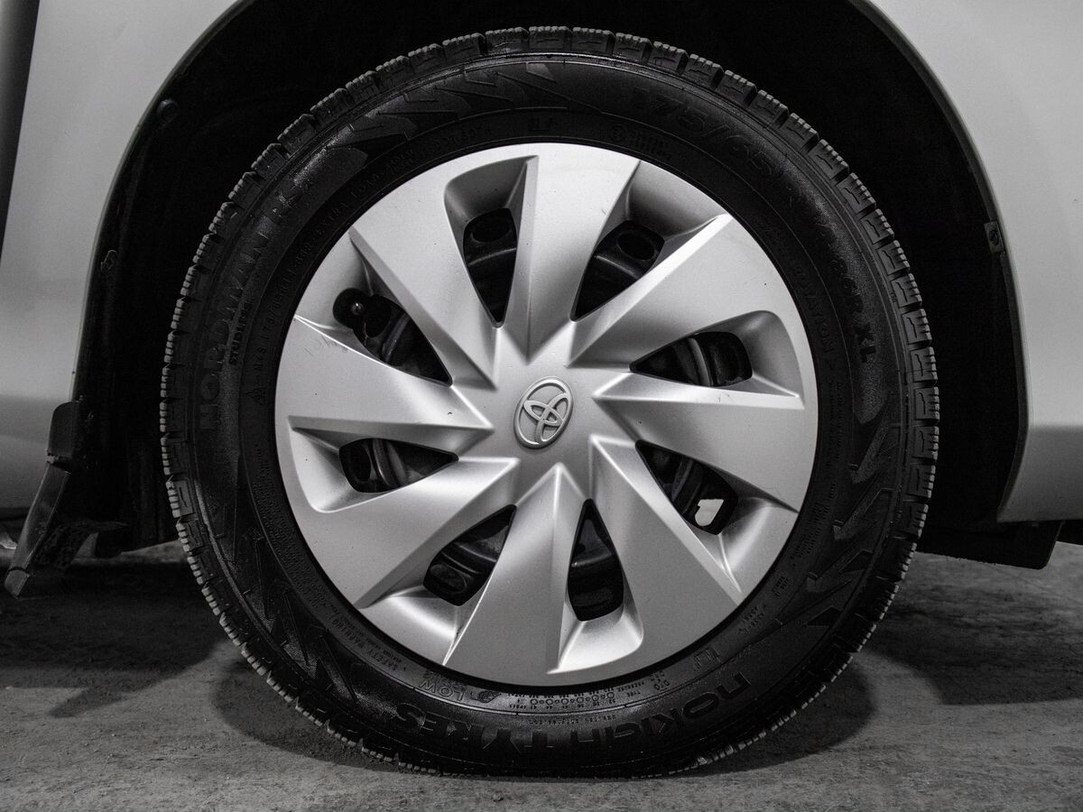 Toyota Vitz 2017 - фото автомобиля