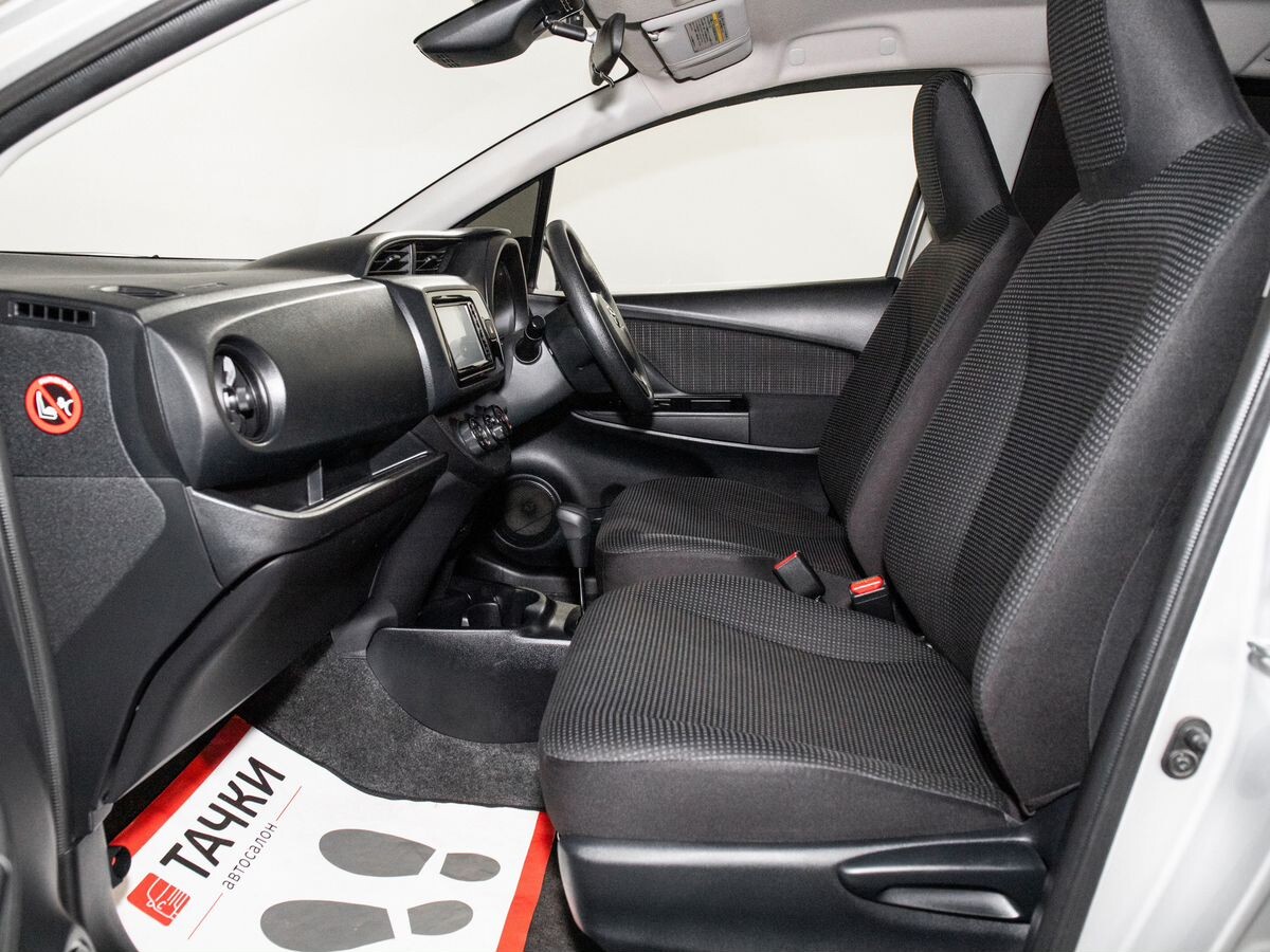 Toyota Vitz 2017 - фото автомобиля