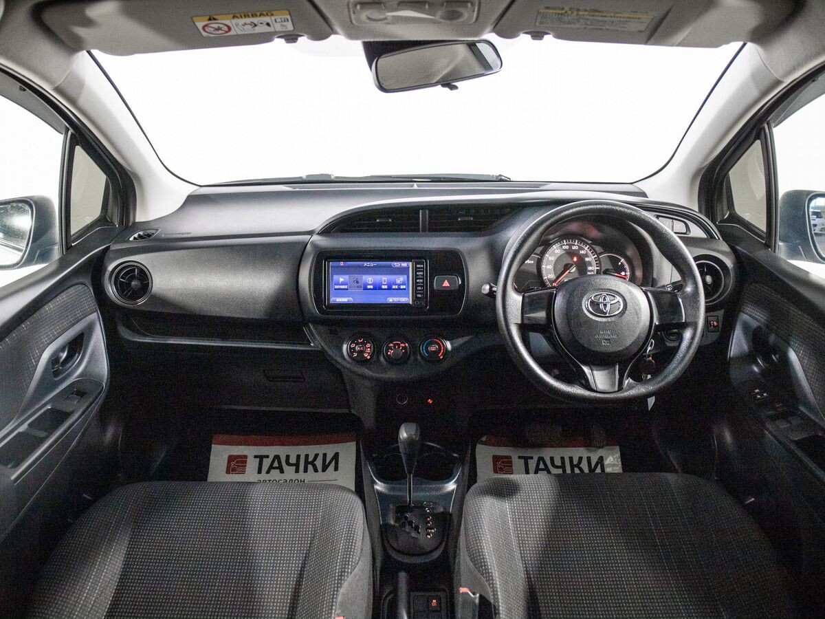 Toyota Vitz 2017 - фото автомобиля
