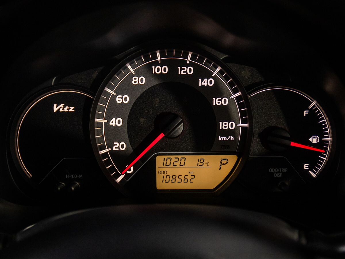 Toyota Vitz 2017 - фото автомобиля