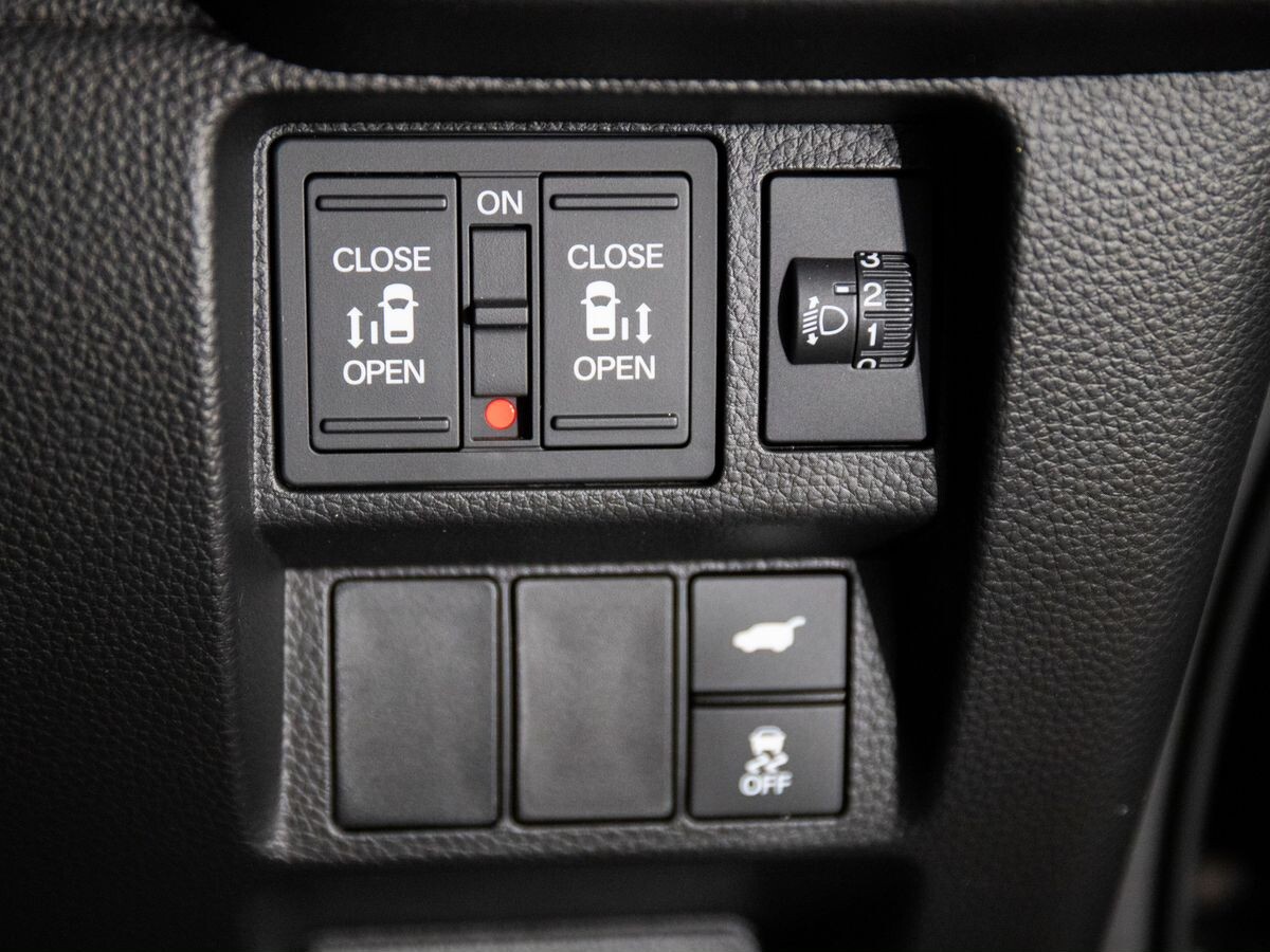 Honda Stepwgn 2023 - фото автомобиля