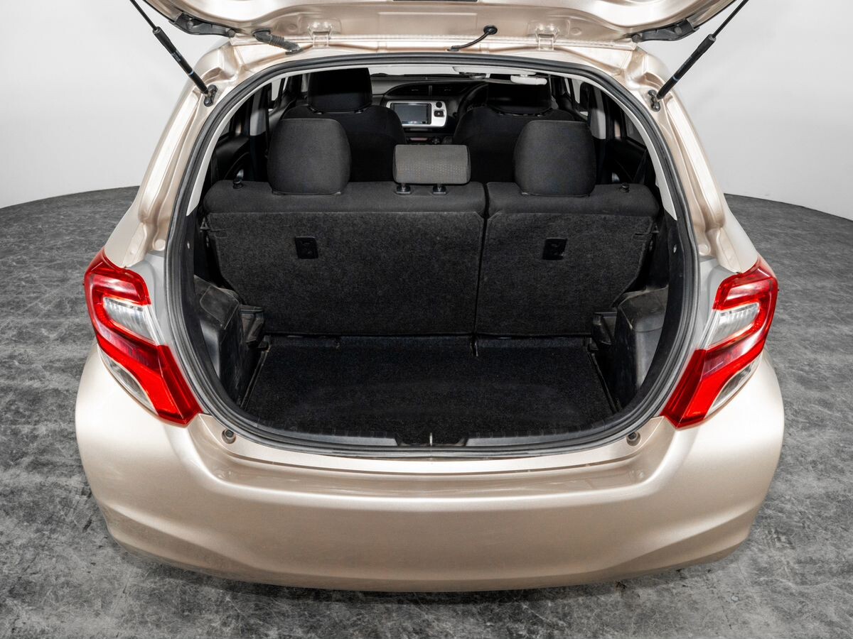 Toyota Vitz 2015 - фото автомобиля