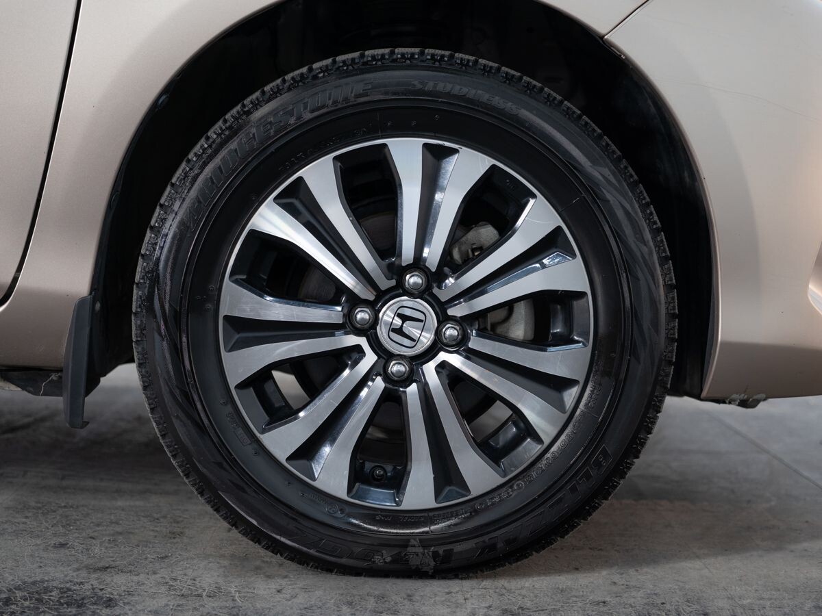 Toyota Vitz 2015 - фото автомобиля