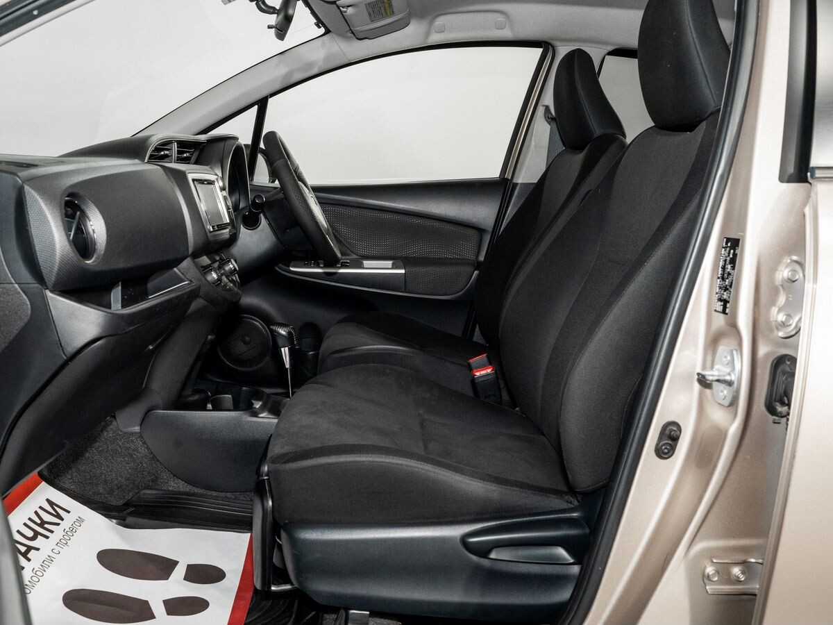 Toyota Vitz 2015 - фото автомобиля