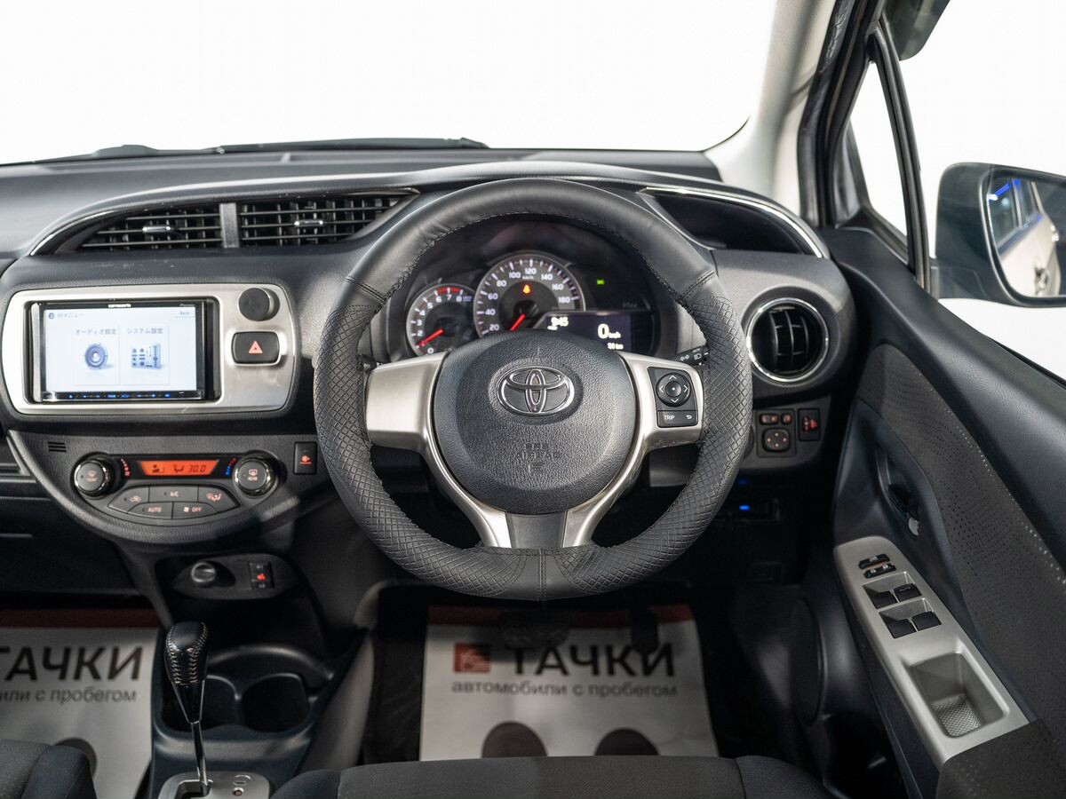 Toyota Vitz 2015 - фото автомобиля