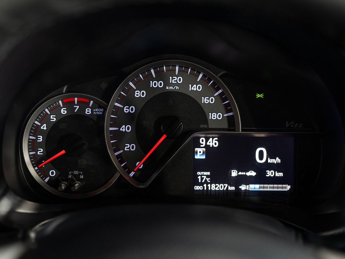 Toyota Vitz 2015 - фото автомобиля