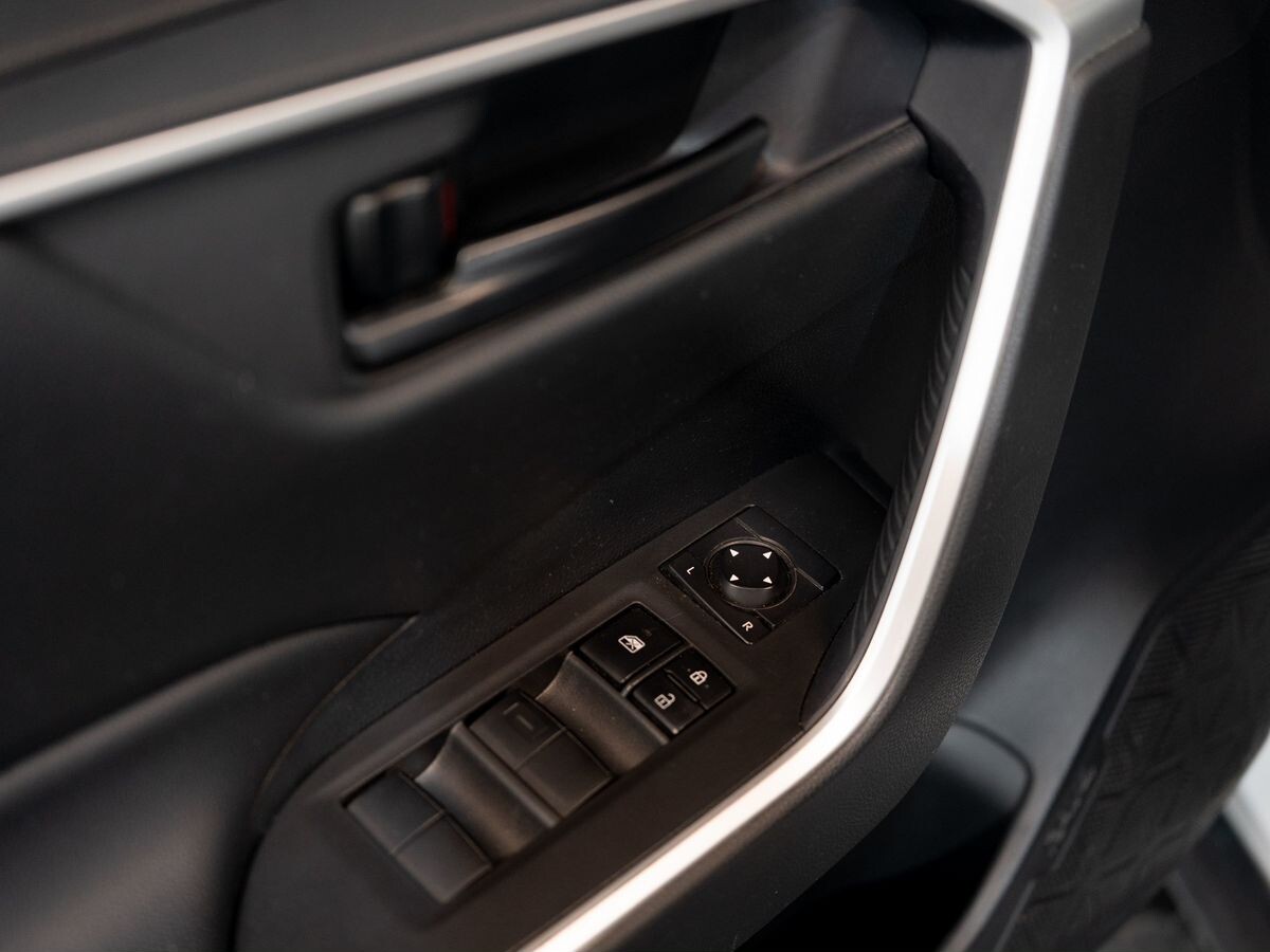 Toyota RAV4 2021 - фото автомобиля