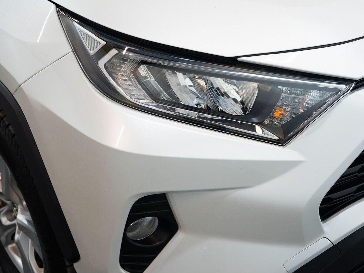 Toyota RAV4 2021 - фото автомобиля