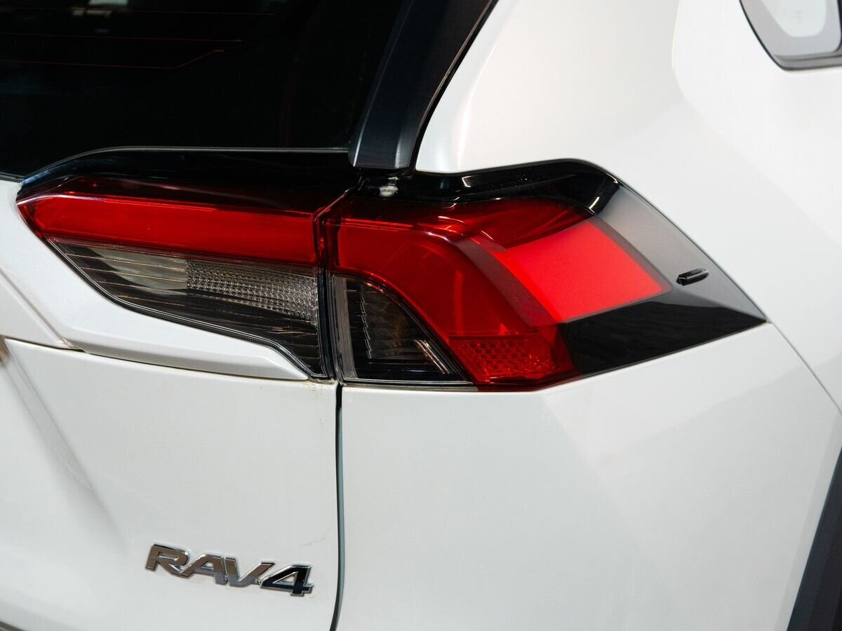 Toyota RAV4 2021 - фото автомобиля