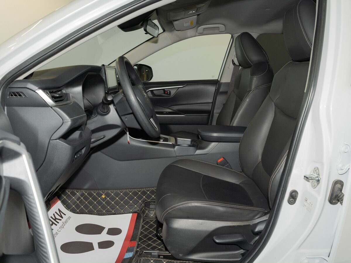 Toyota RAV4 2021 - фото автомобиля